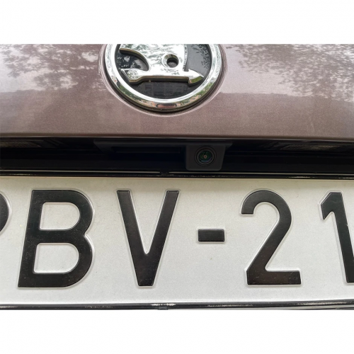 Камера заднего вида GreenYi AHD-8032 для Skoda